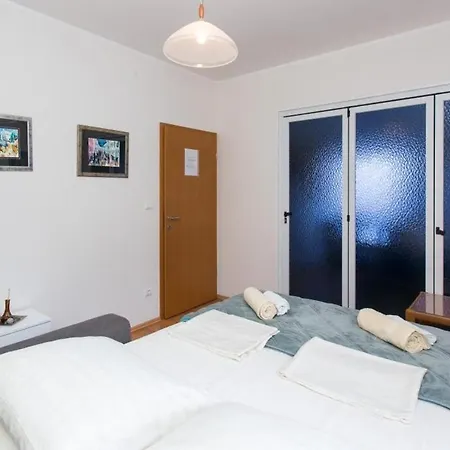 Lotea - Two-bedroom With Terrace 아파트